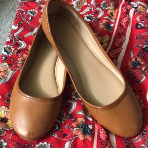 Universal Thread Tan flats